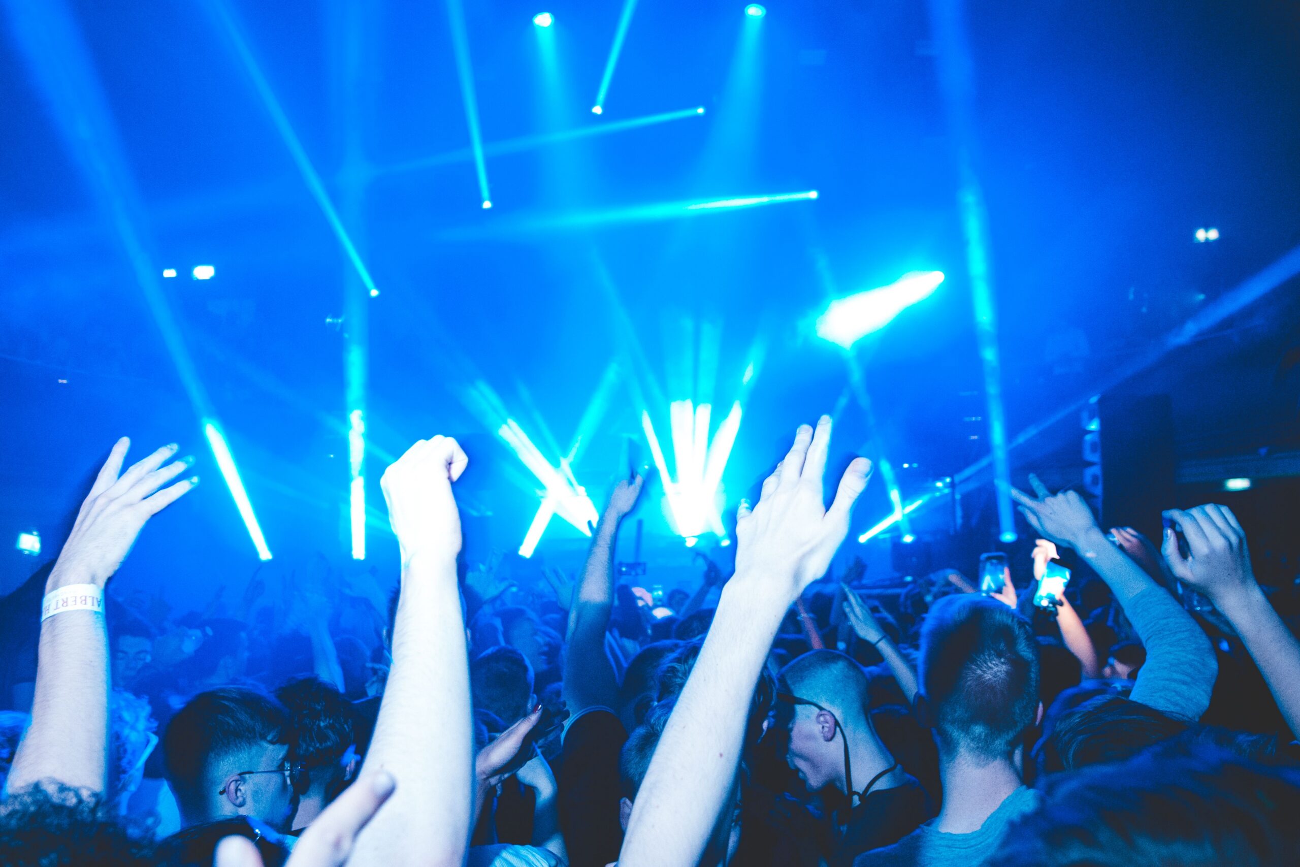 Techno vs. House – What’s the Difference Between House and Techno? 7 pexels danielnouri 8448550 scaled