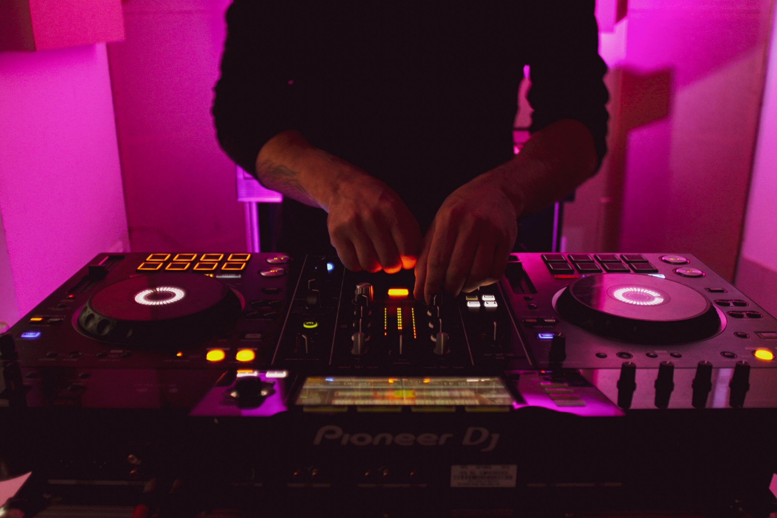 Techno vs. House – What’s the Difference Between House and Techno? 9 pexels ellis 5949086 ee3edb2215 scaled