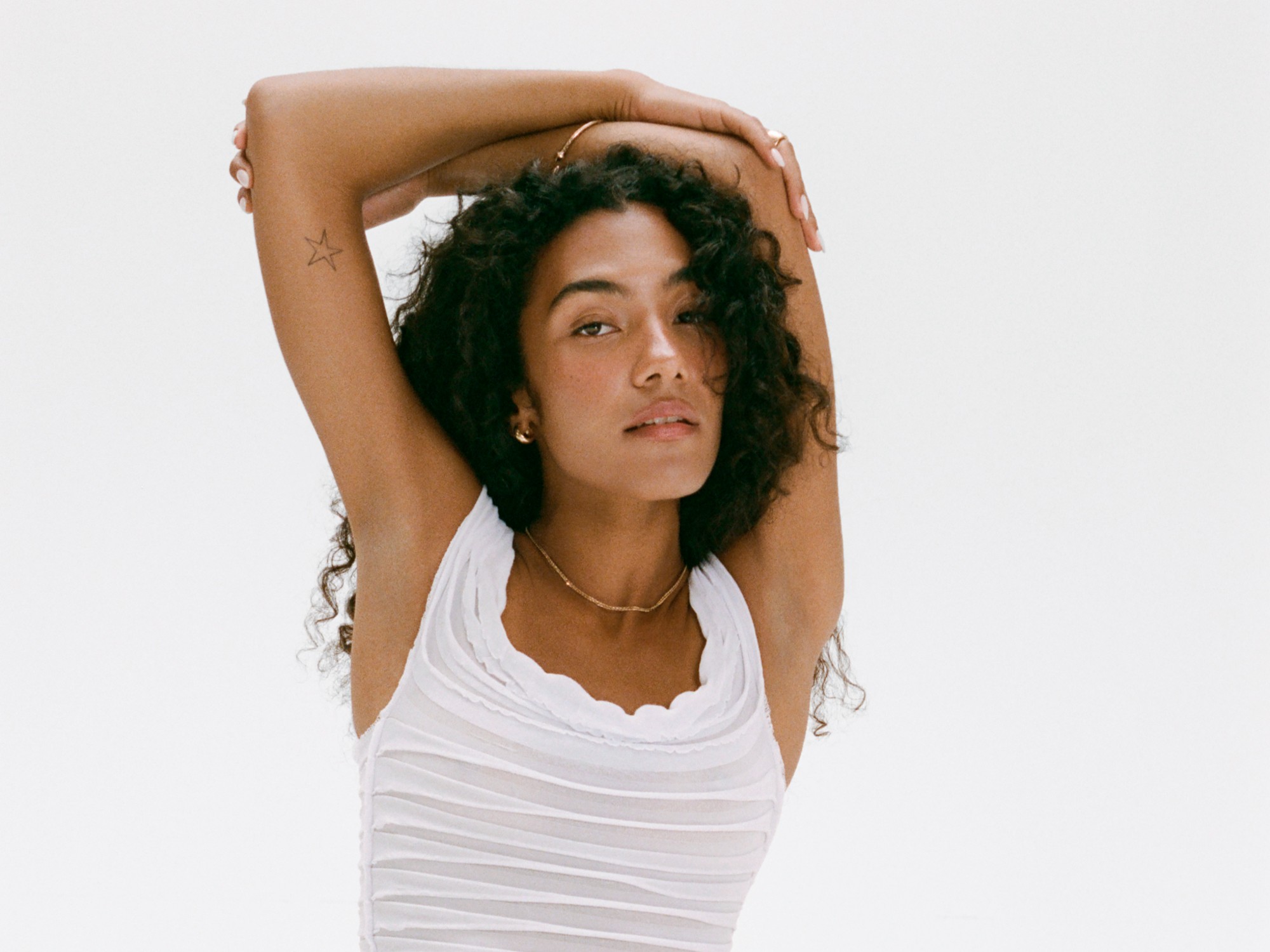 Olivia Dean “Man I Need” Meaning – Lyrics Explained 2 Olivia Dean “Man I Need” meaning explained with key lyric moments,