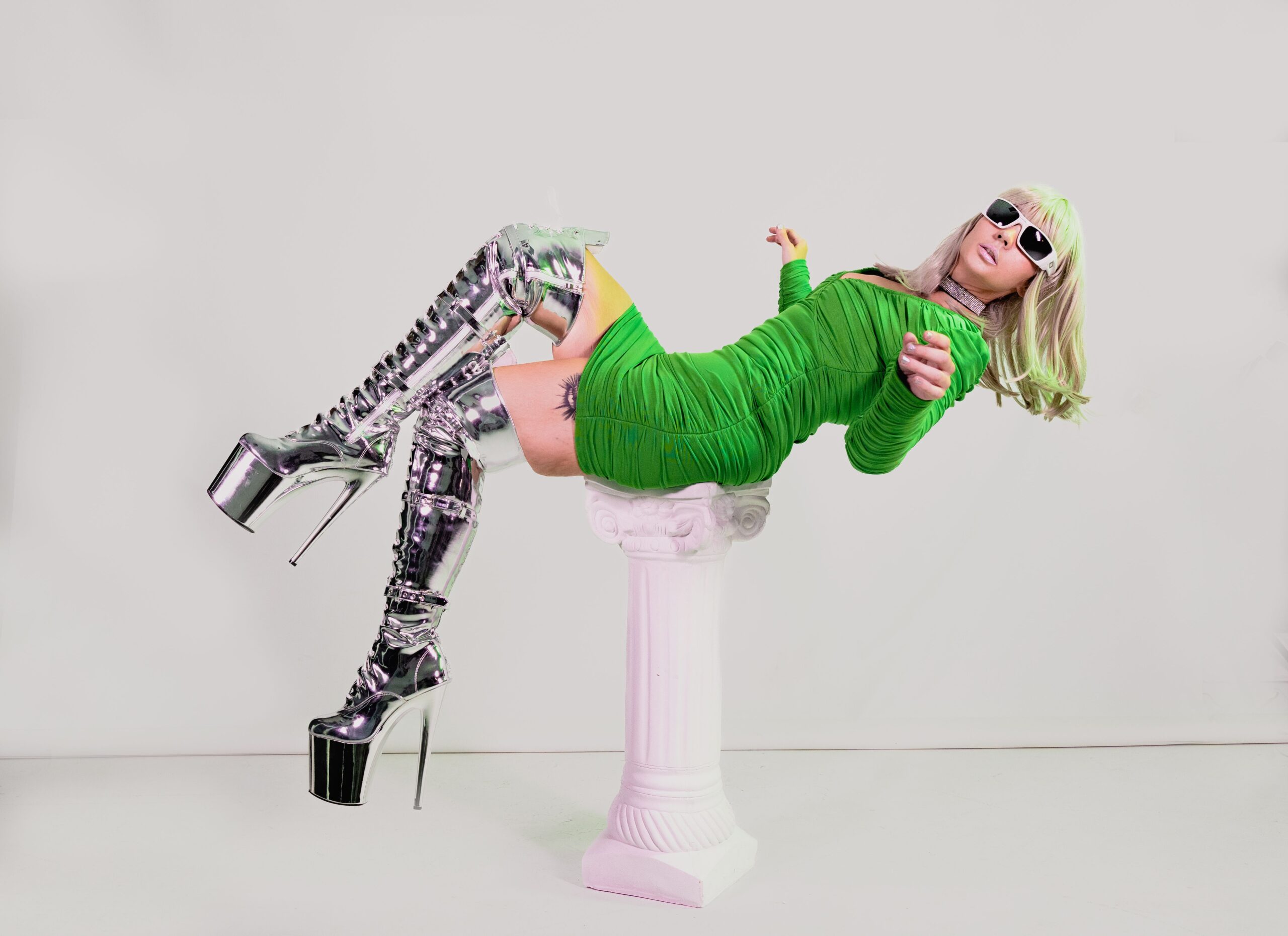 What Is Hyperpop Music? A Beginner’s Guide to the Internet’s Most Chaotic Electronic Genre 8 pexels nicole alarid 1595605617 27850705 scaled