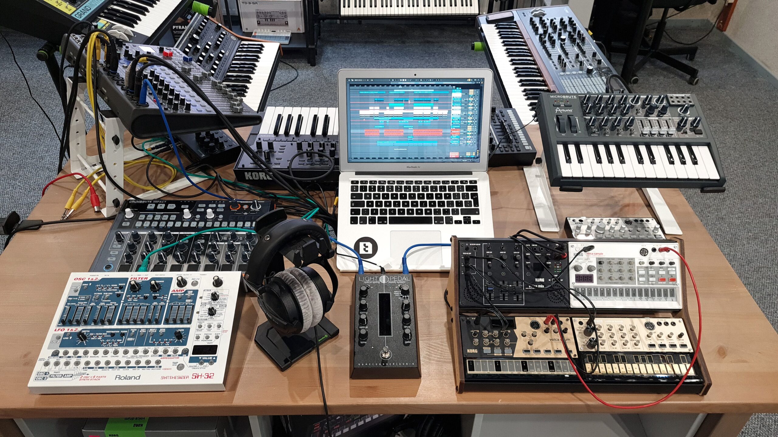 How to Make Electronic Music and Become an EDM Producer 7 pexels tstudio 34805588 7095424 scaled